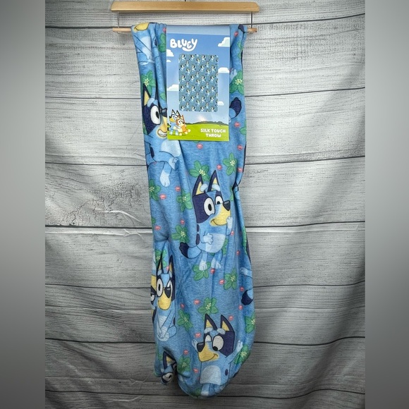 50"x70" Bluey Silk Throw Blanket - NEW - Picture 1 of 4